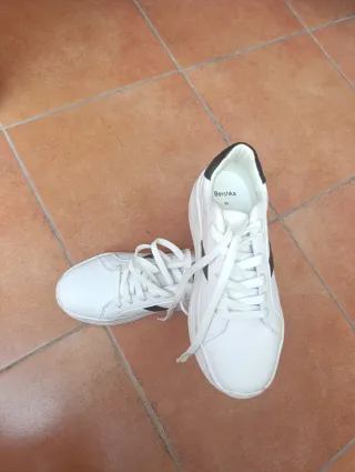 Zapatillas Mujer Blancas y Negras