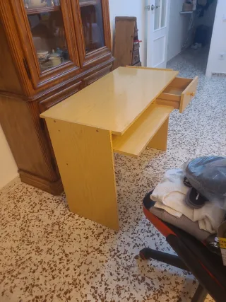 Escritorio de madera