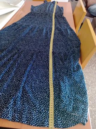 Vestido largo azul con estampado blanco