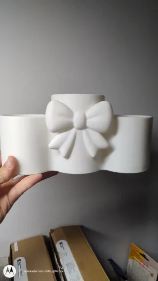 Organizador de maquillaje blanco con lazo