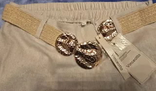 Pantalón ancho beige con cinturón