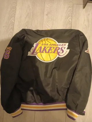 Abrigo original de los Lakers con el 6 de LeBron