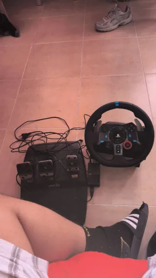Volante Logitech G29 PS4/PS5 con Pedales