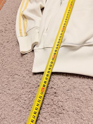 Adidas Sudadera con Cremallera y Logo Dorado