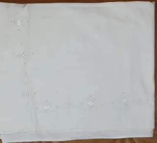 Sábana de algodón bordada con incialesBB