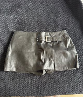 Falda marron , falda cuadros  y falda cuero