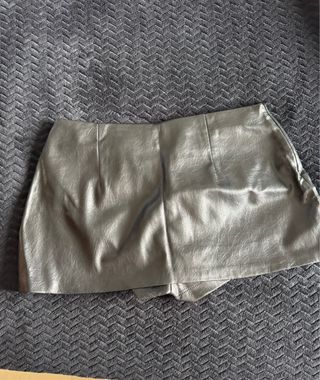 Falda marron , falda cuadros  y falda cuero