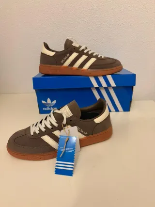 Zapatillas Adidas Samba Marrones y Blancas