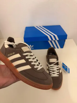 Zapatillas Adidas Samba Marrones y Blancas