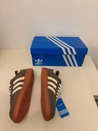 Zapatillas Adidas Samba Marrones y Blancas