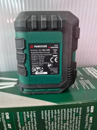 Nivel láser de líneas cruzadas con trípode