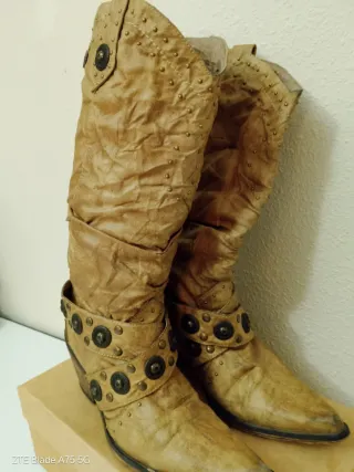 Botas cowboy piel marrón tachuelas