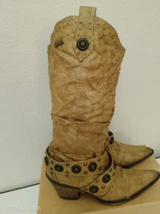 Botas cowboy piel marrón tachuelas