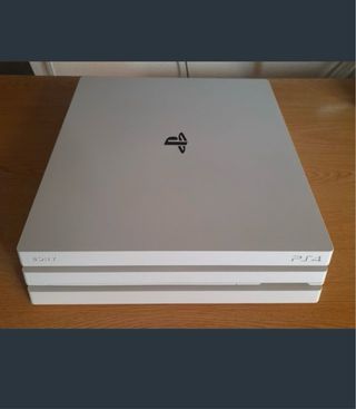 PS4 Pro 1TB Glacier White