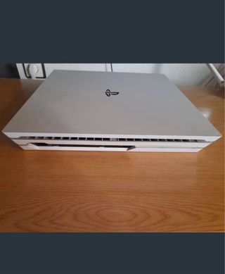 PS4 Pro 1TB Glacier White