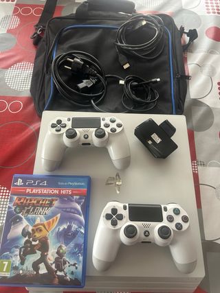 PS4 Pro 1TB Glacier White
