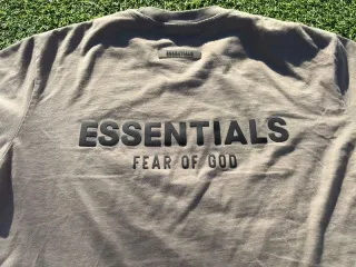 Camiseta Fear of God Essentials - Taupe/Harvest