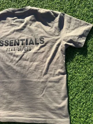 Camiseta Fear of God Essentials - Taupe/Harvest