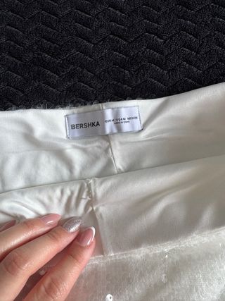 Falda corta lentejuelas blanca