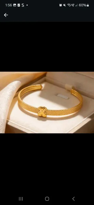 Pulsera dorada con oso