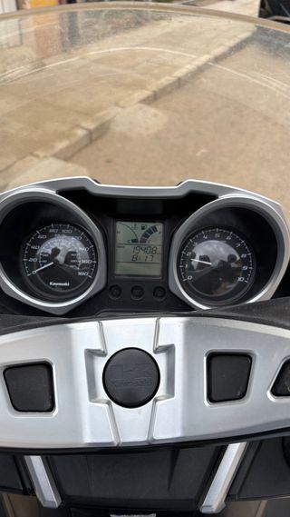 Moto Scooter Negra y Gris