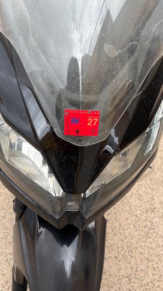 Moto Scooter Negra y Gris