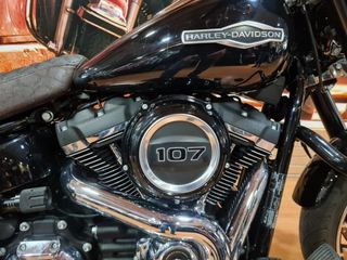 Harley‑Davidson Softail Sport Glide 2019 | 48.800 km | Custom‑Touring | 15.990€