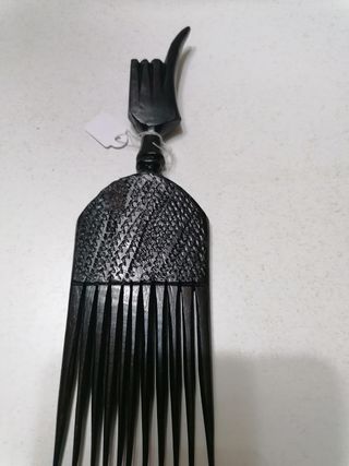 Pente Africano Antigo Mão Esculpida