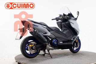 YAMAHA TMAX 560