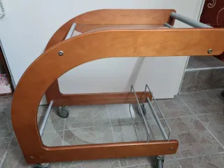 Carrello legno e vetro con ruote