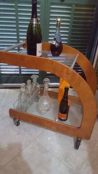 Carrello legno e vetro con ruote
