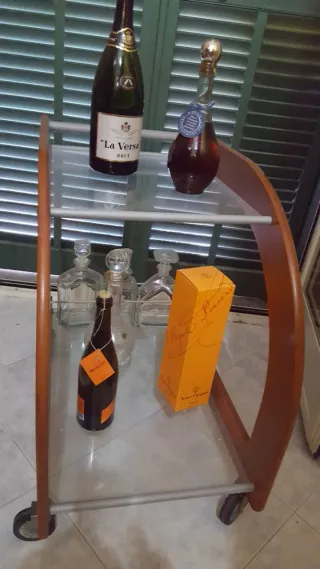 Carrello legno e vetro con ruote