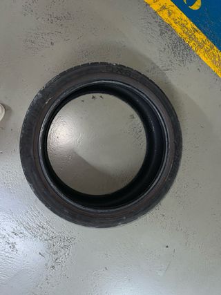 Neumático 225/40 /zR18