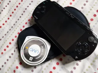 PSP Sony Negra + UMD y Tarjeta Memoria