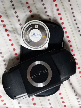 PSP Sony Negra + UMD y Tarjeta Memoria