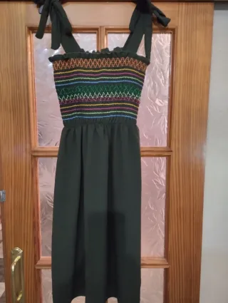 3 Camisetas y 1 Vestido Blanco