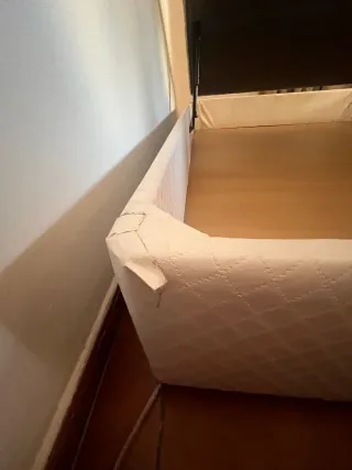 Canapé blanco polipiel y colchón muelles