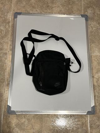 Riñonera Nike Negra