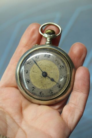 Antiguo reloj de bolsillo Distinguo. Funciona. 50 mm.