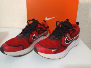 Zapatillas Nike Talla 35 Rojas y Negras