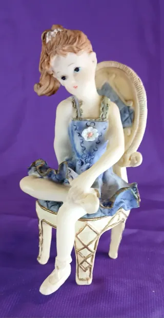 Estatueta Bailarina resina Azul e Bege
