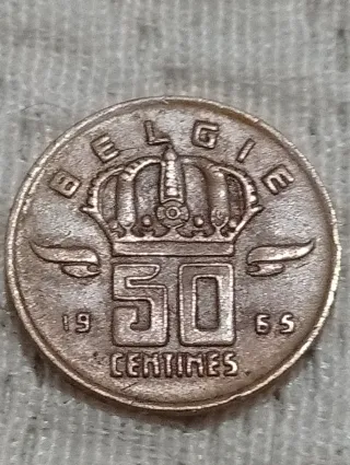 Moneda antigua con perfil