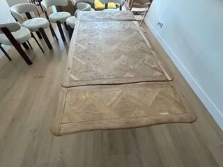 Mesa antigua francesa de madera con diseño parquet