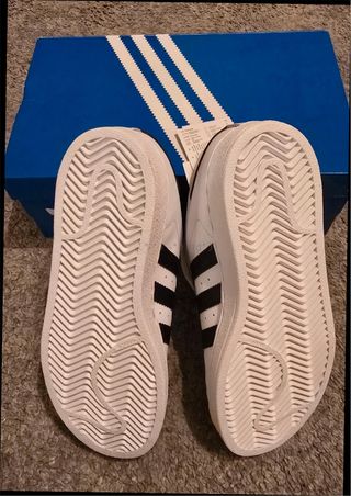 Adidas Superstar Talla 36 Blancas y Negras