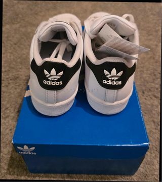 Adidas Superstar Talla 36 Blancas y Negras