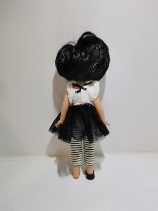 Muñeca Paola Reina con vestido y mallas