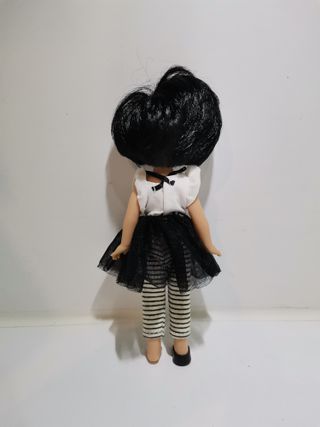 Muñeca Paola Reina con vestido y mallas
