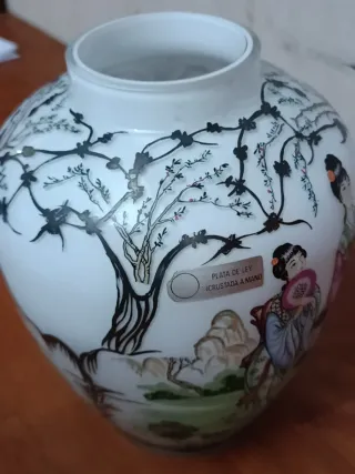 Jarrón Chino Porcelana con Plata de ley incrustada