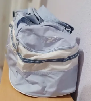 Bolsa deportiva Reebok azul y blanca