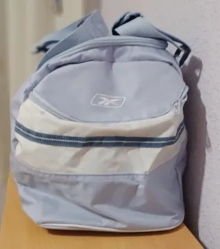 Bolsa deportiva Reebok azul y blanca